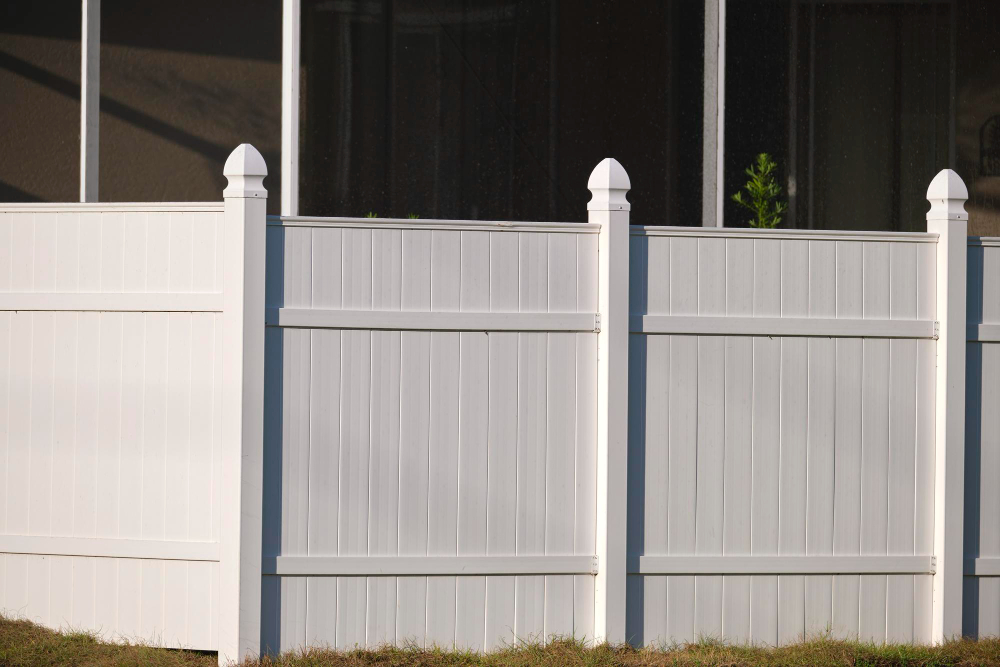 Discover the Variety in Vinyl Fencing Designs