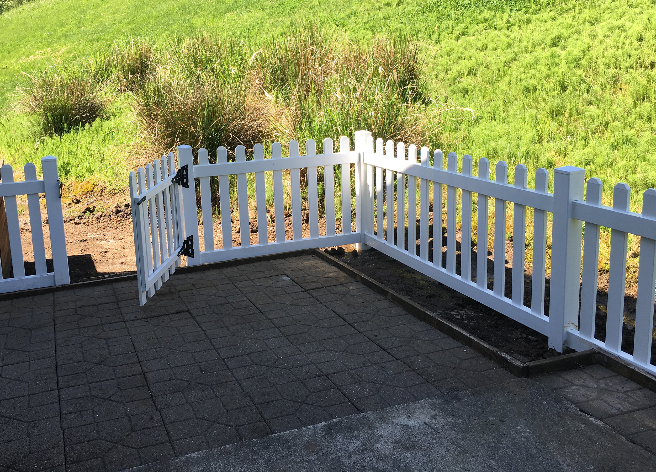The Best Fence Company White Picket Fence