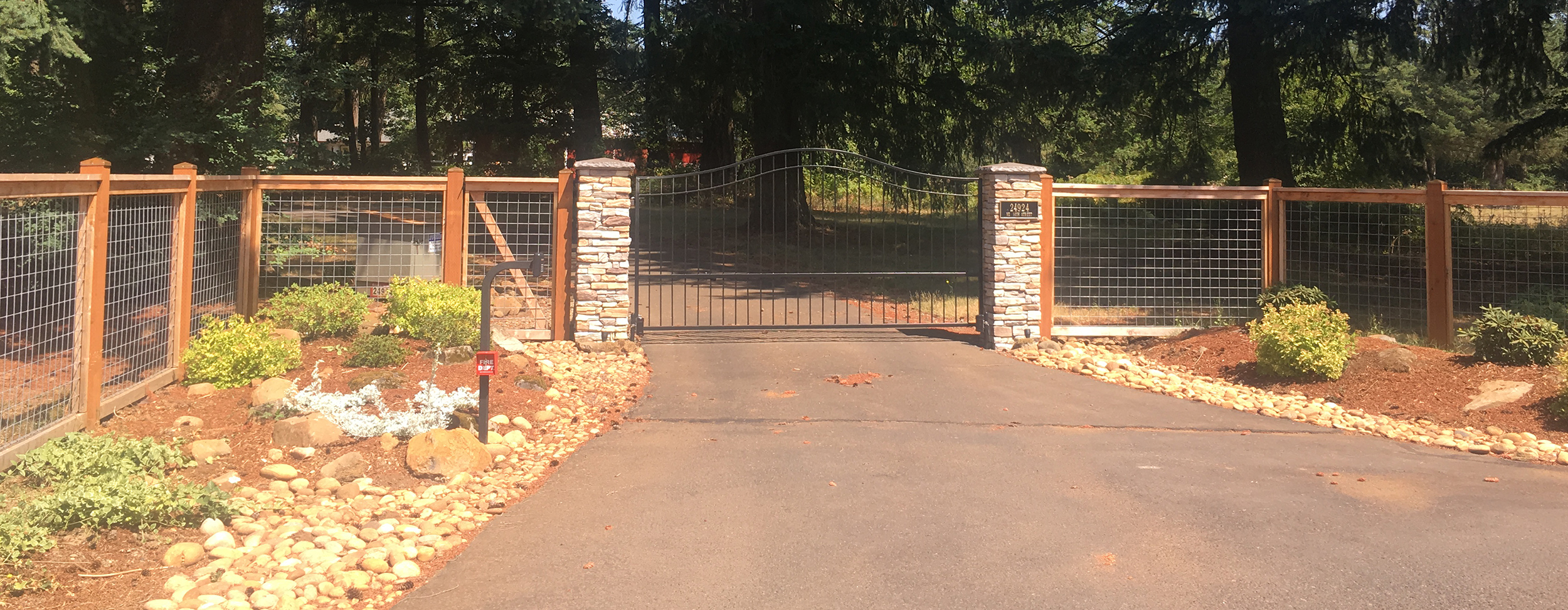 The Best Fence Company Wire Fence with Metal Gate